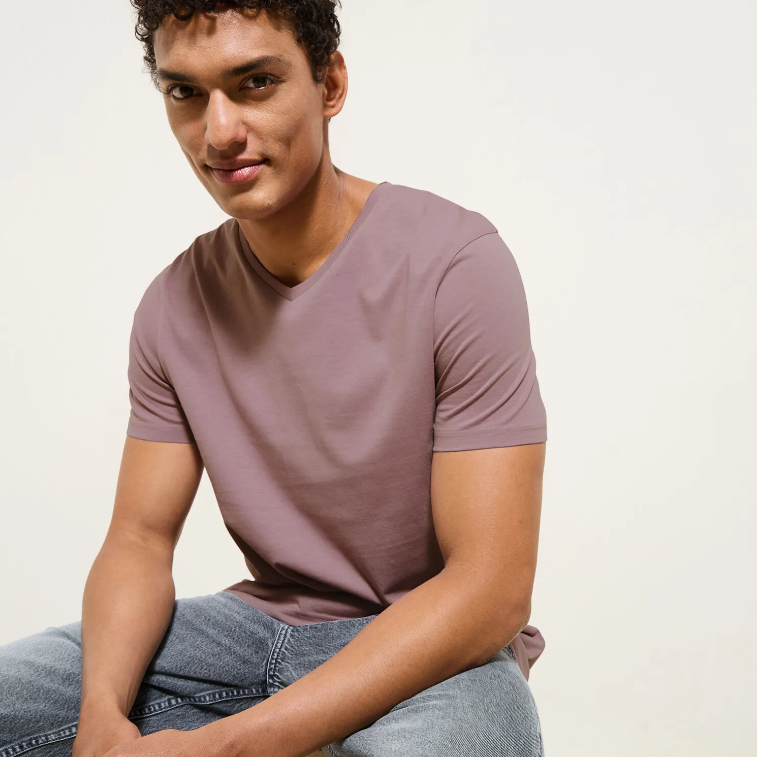 Basic T-shirt met V-hals in biokatoenn