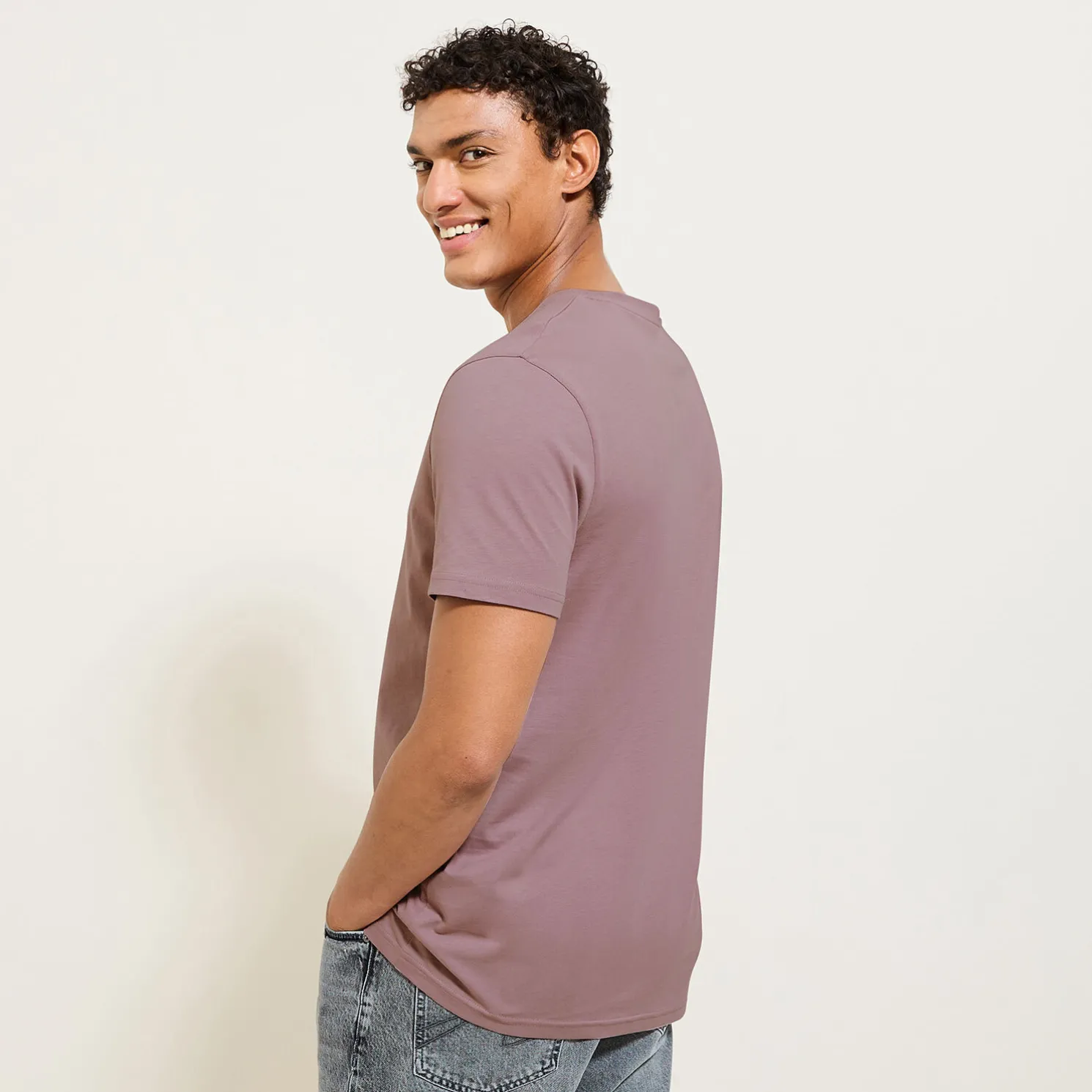 Basic T-shirt met V-hals in biokatoenn