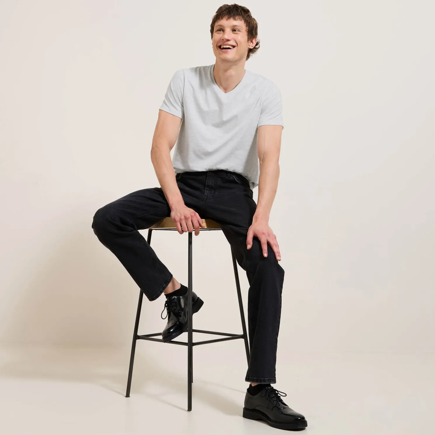 Basic T-shirt met V-hals in biokatoenn