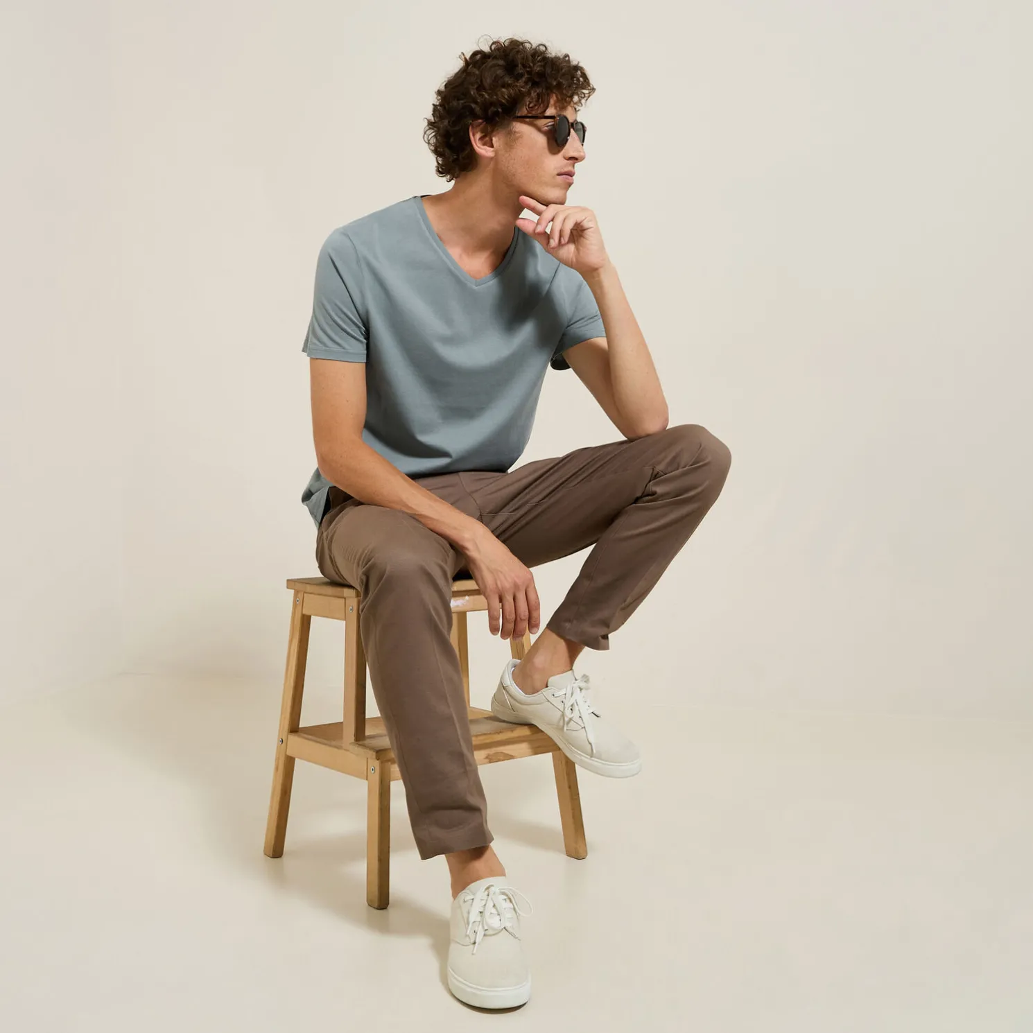 Basic T-shirt met V-hals in biokatoenn