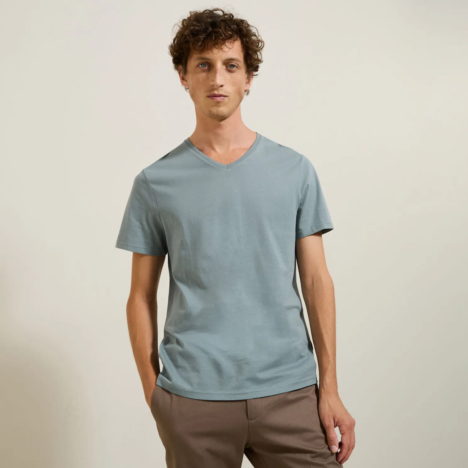 Basic T-shirt met V-hals in biokatoenn