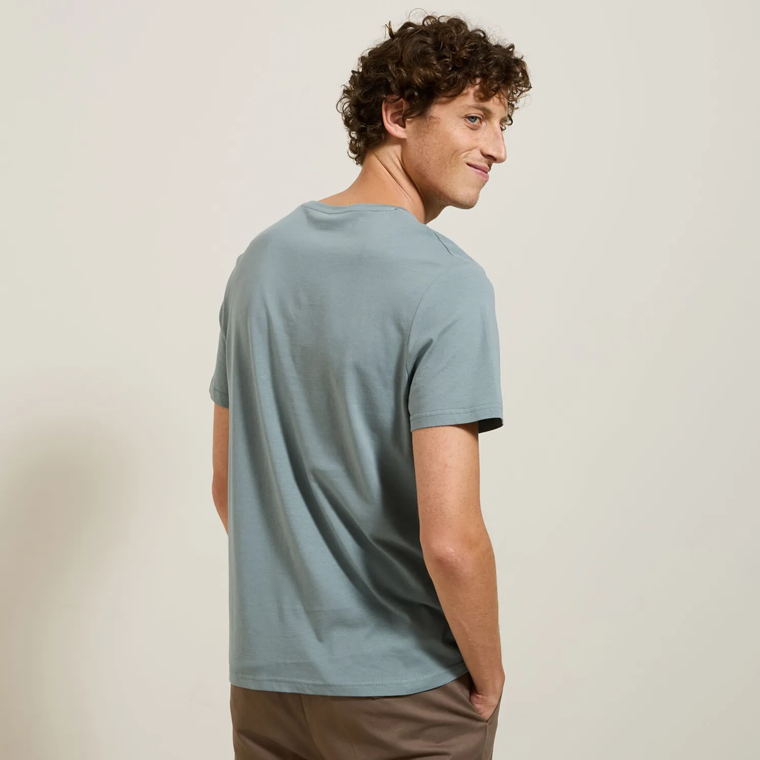 Basic T-shirt met V-hals in biokatoenn