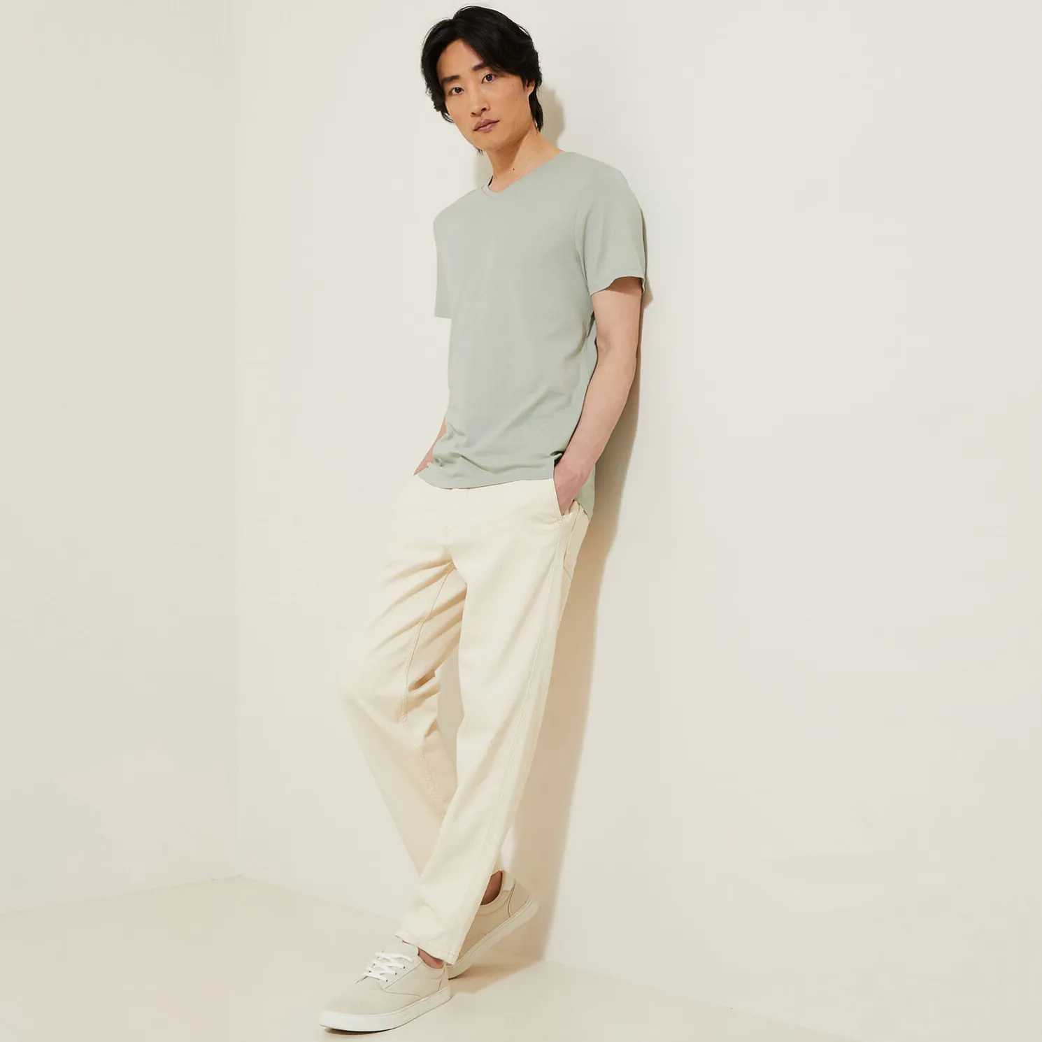 Basic T-shirt met V-hals in biokatoenn