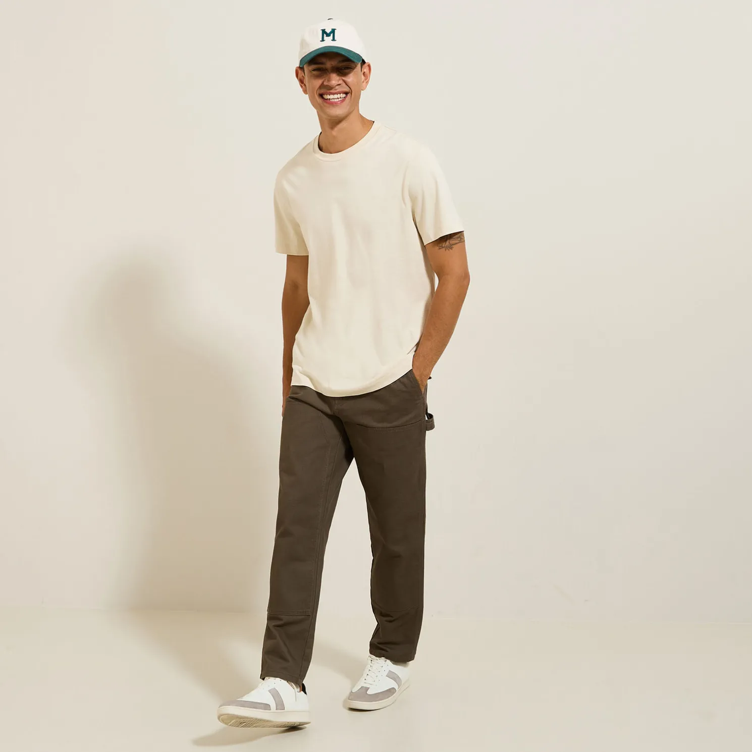 Brede broek met cut-out details