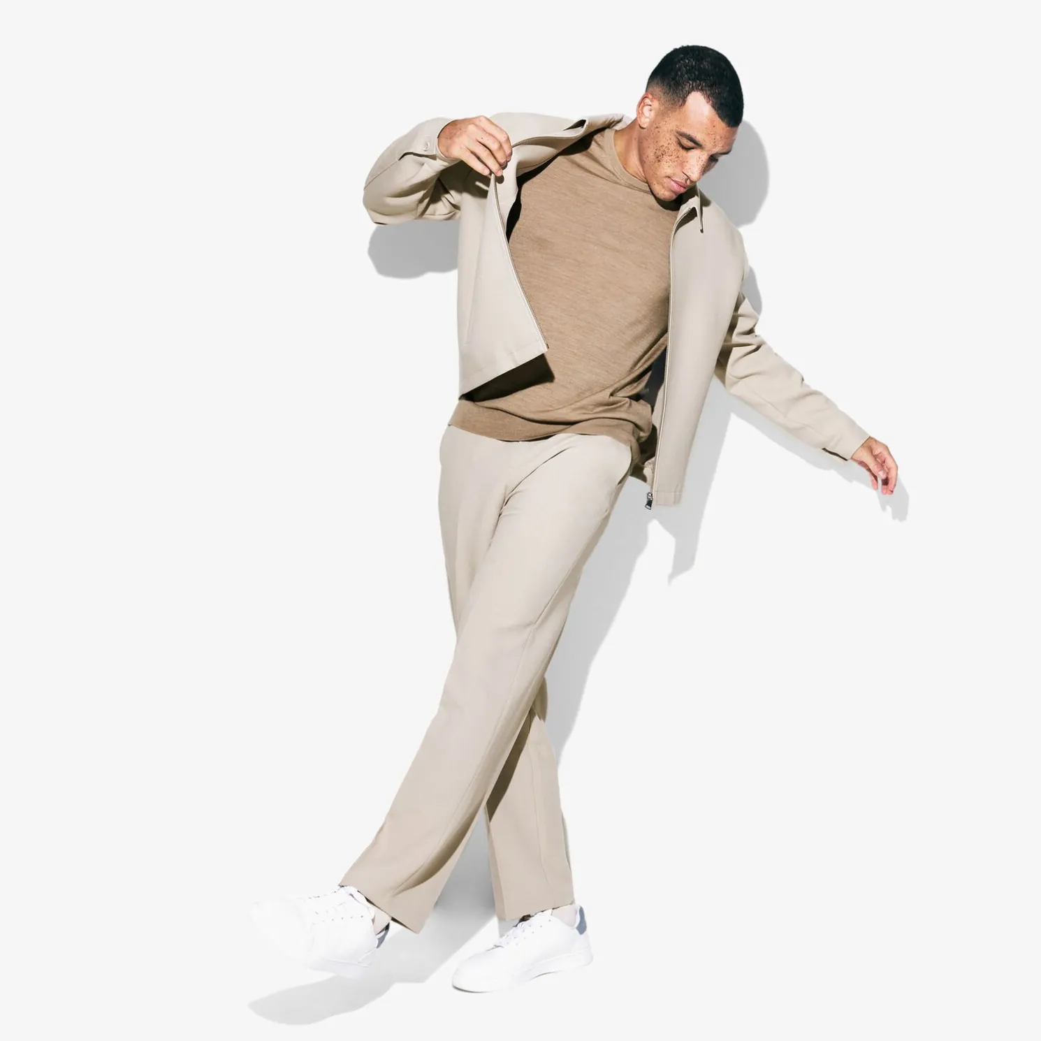 Brede chinobroek met plooien