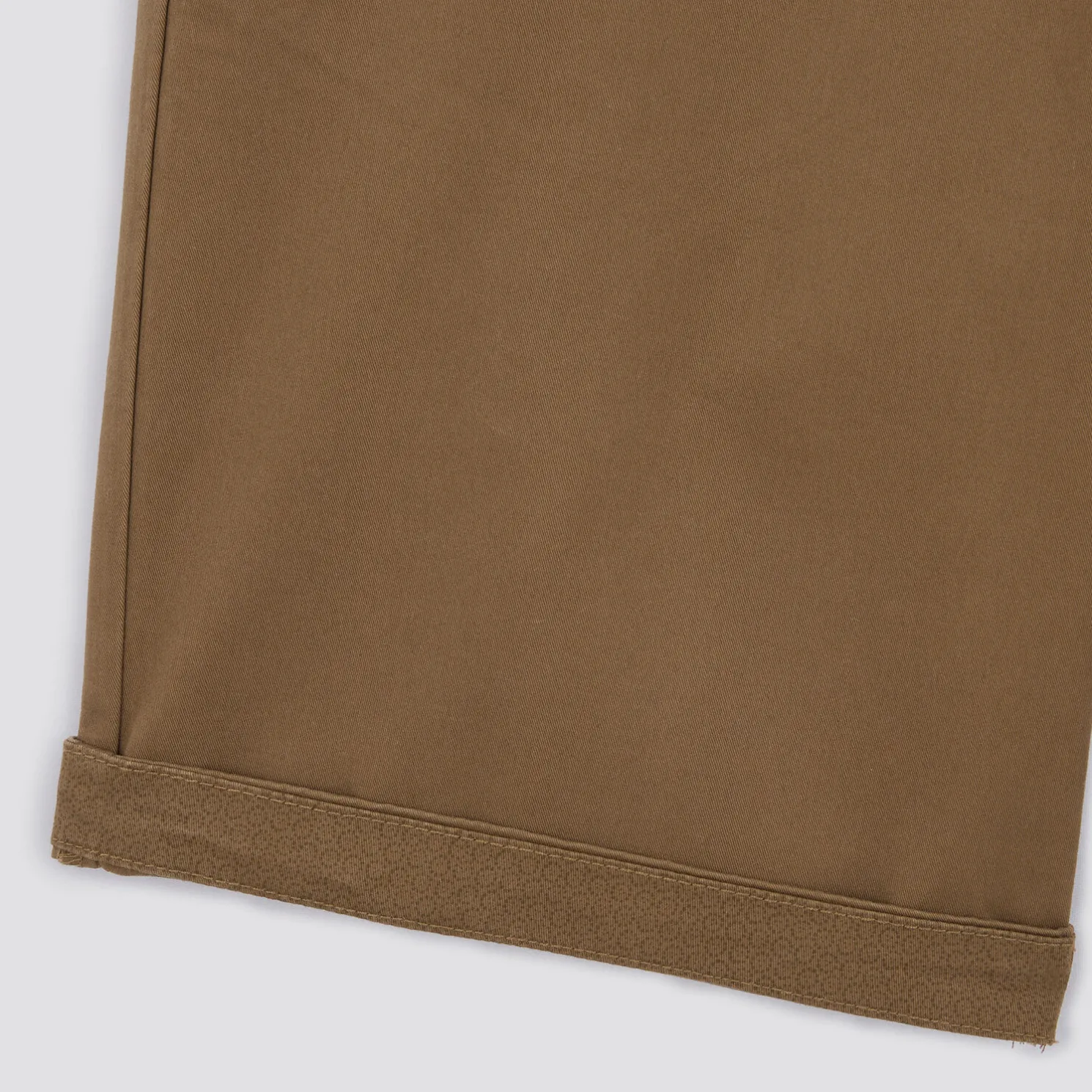 Effen chinobermuda met riem