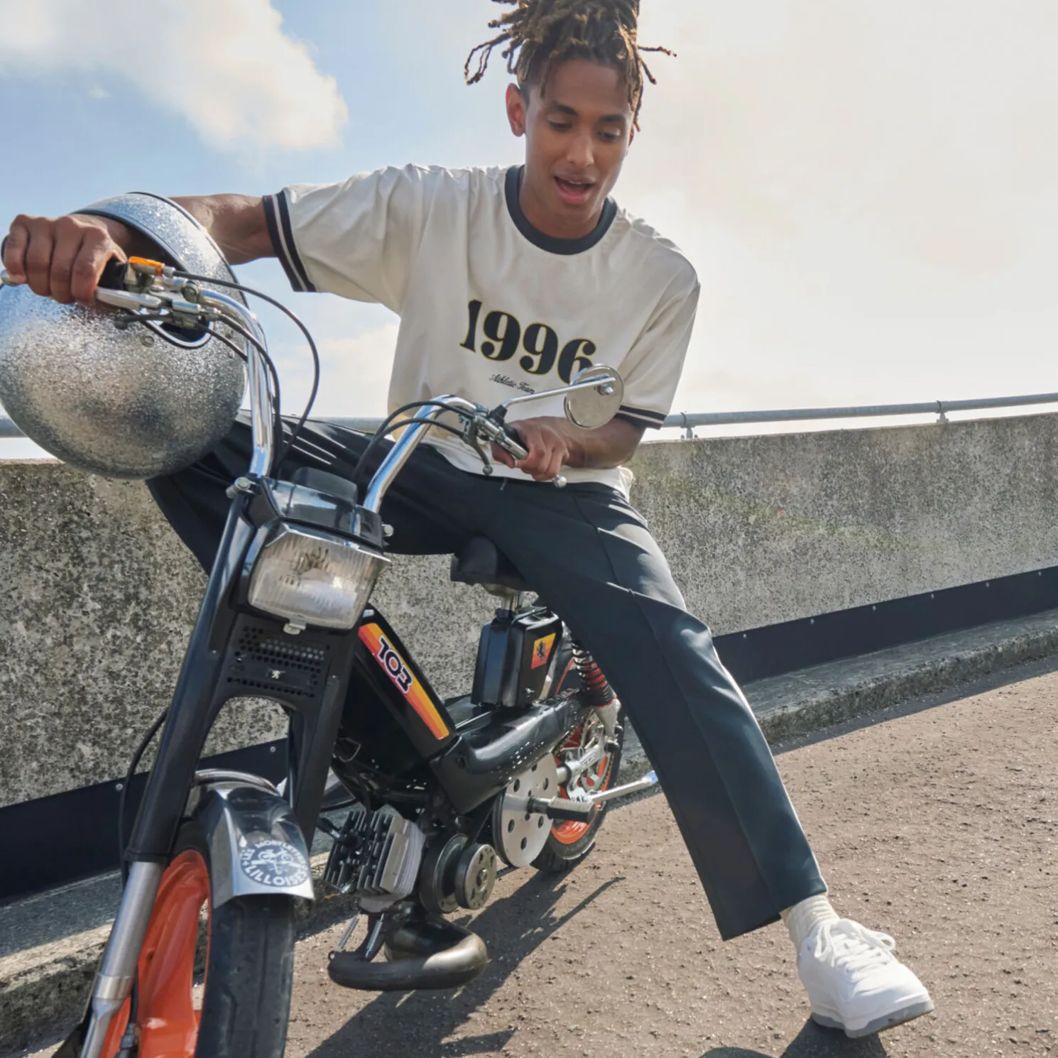 Iconisch T-shirt 1996 met contrasterende ronde hal