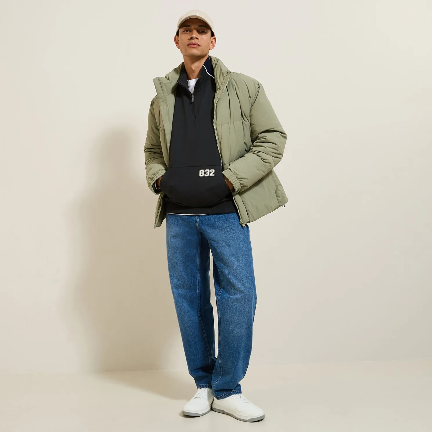 Iconische sweater 832 met opstaande ritskraag