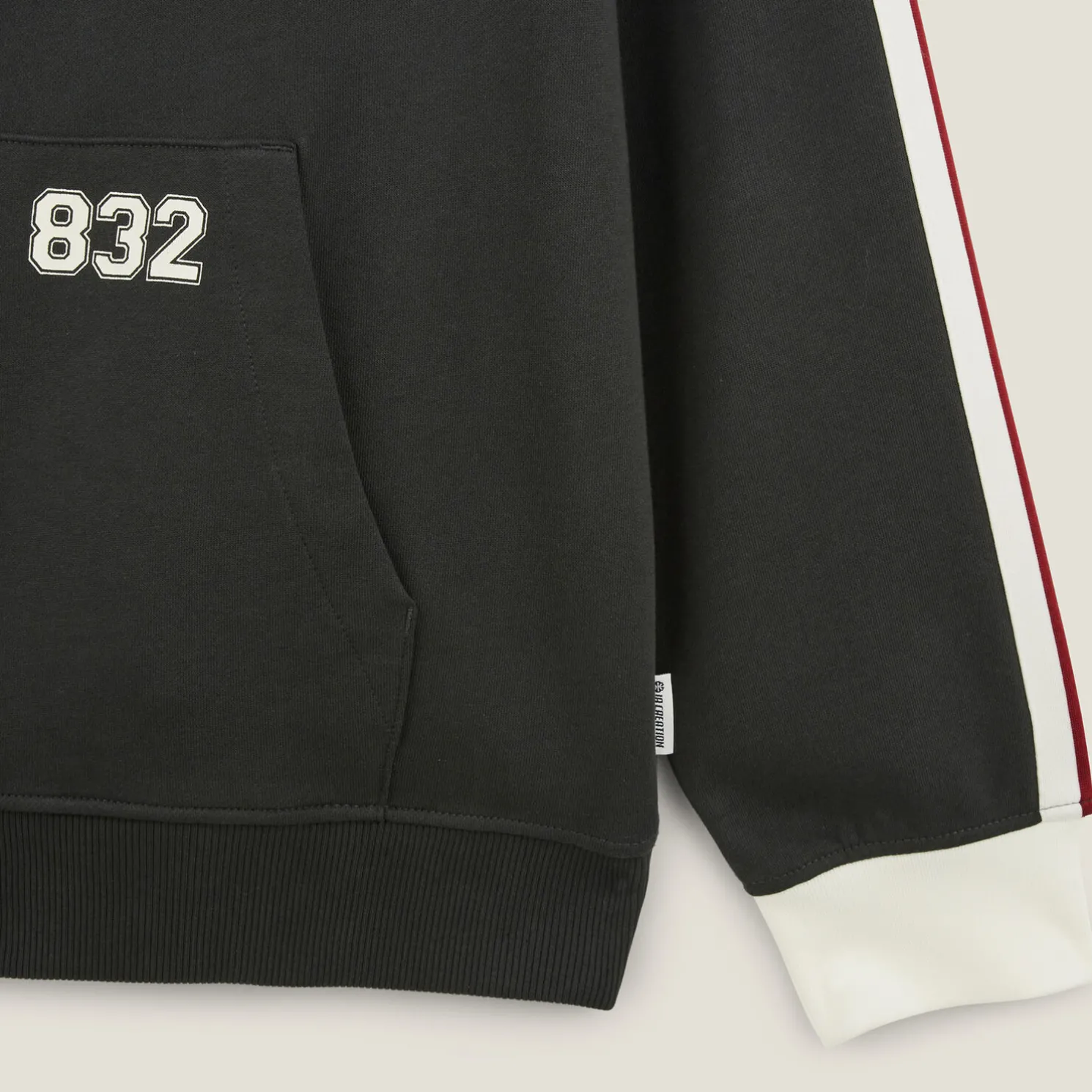 Iconische sweater 832 met opstaande ritskraag