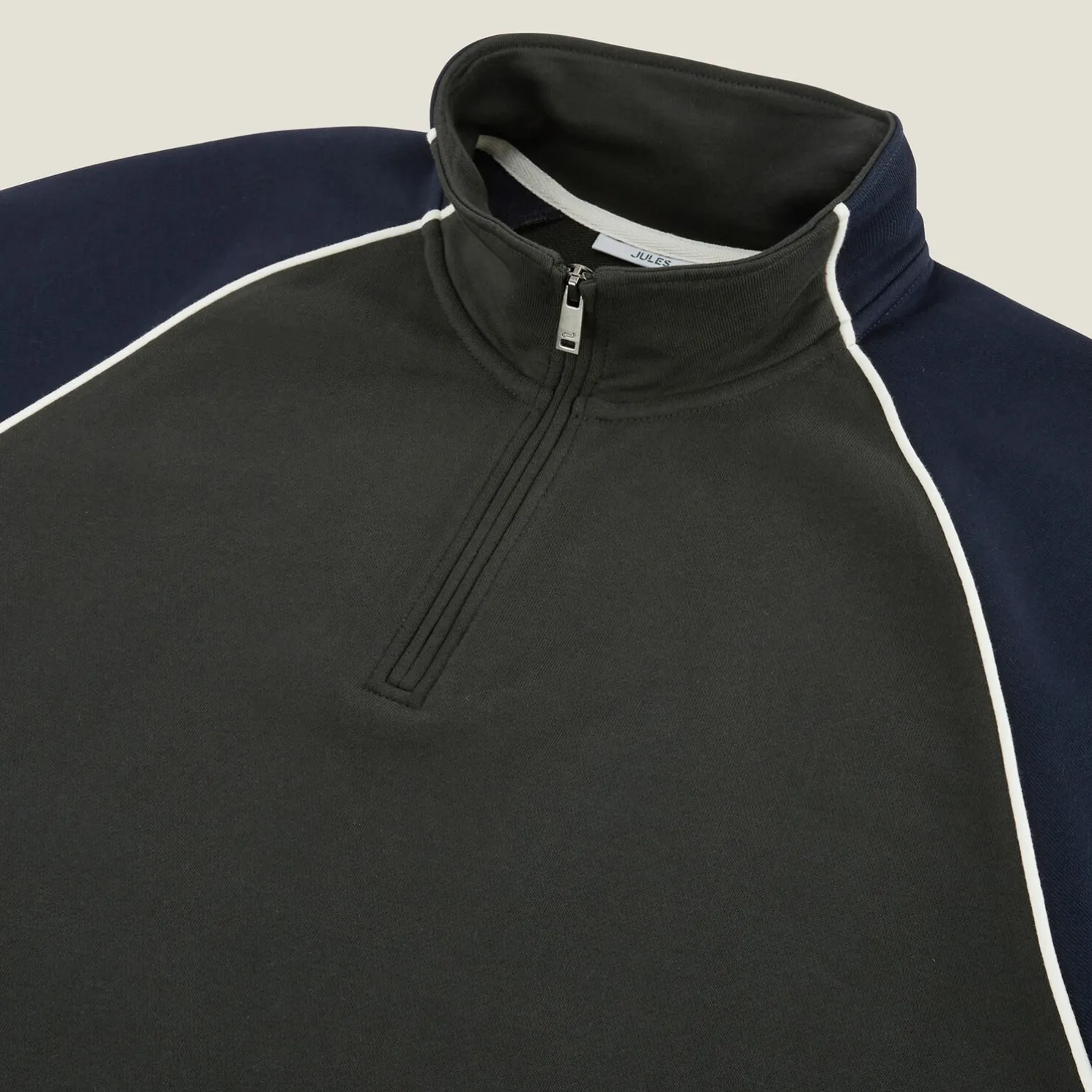 Iconische sweater 832 met opstaande ritskraag