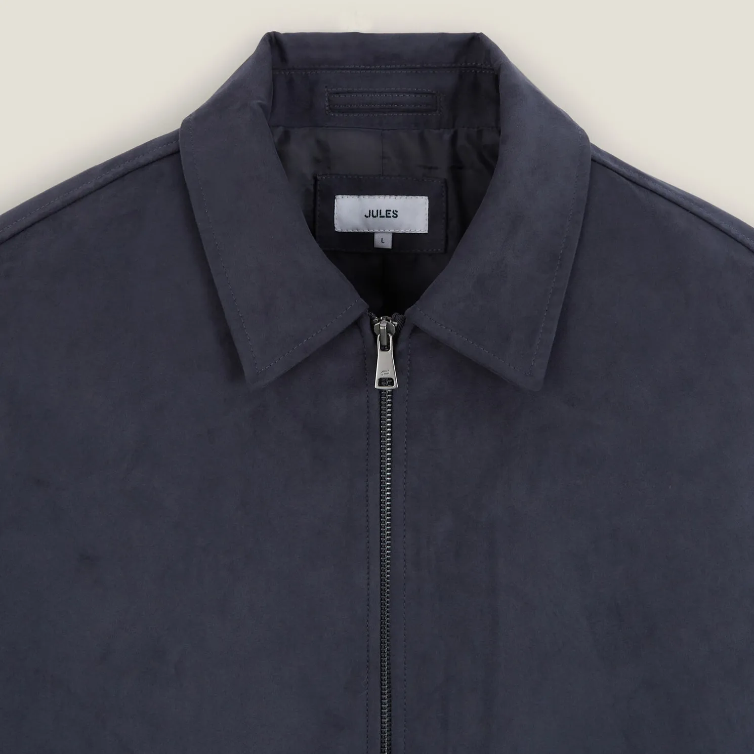 Jack met fluwelen aspect en hemdskraag