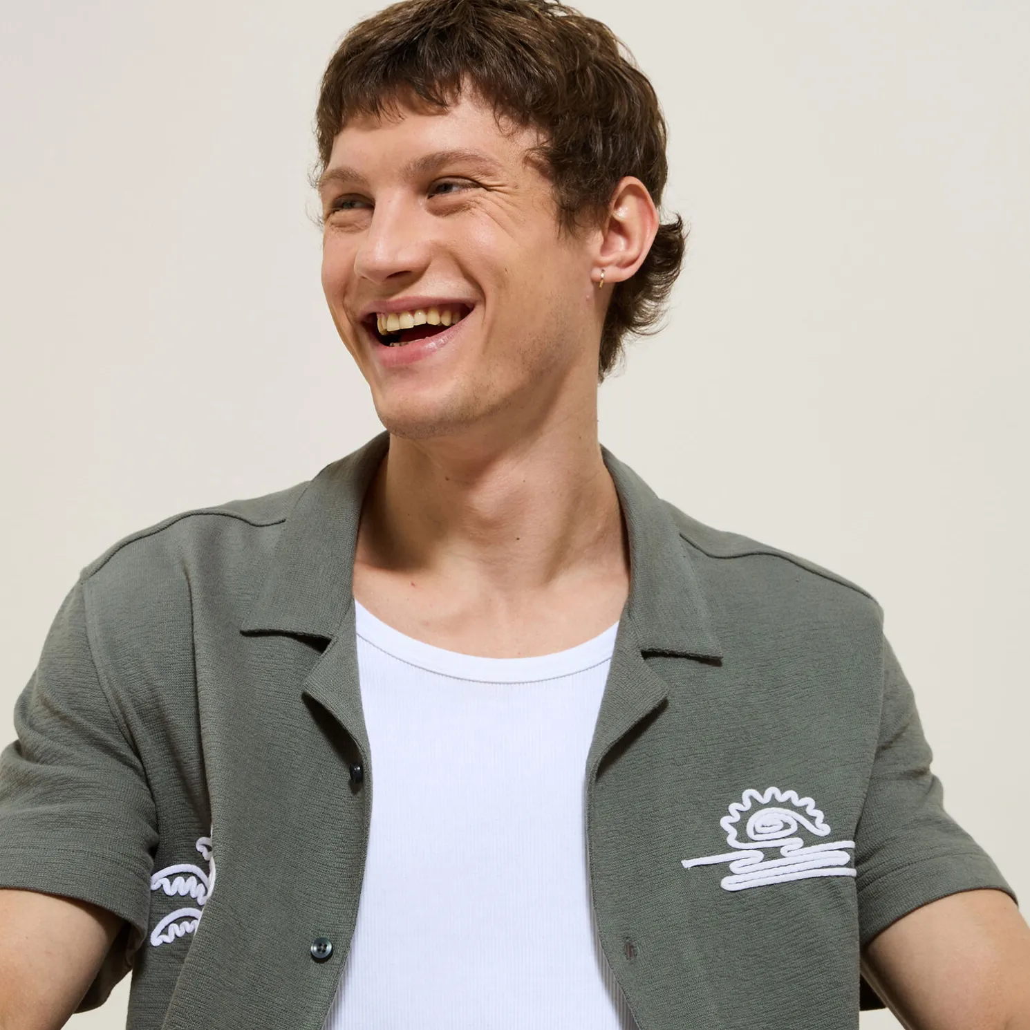 Katoenen hemdje met koordborduursel