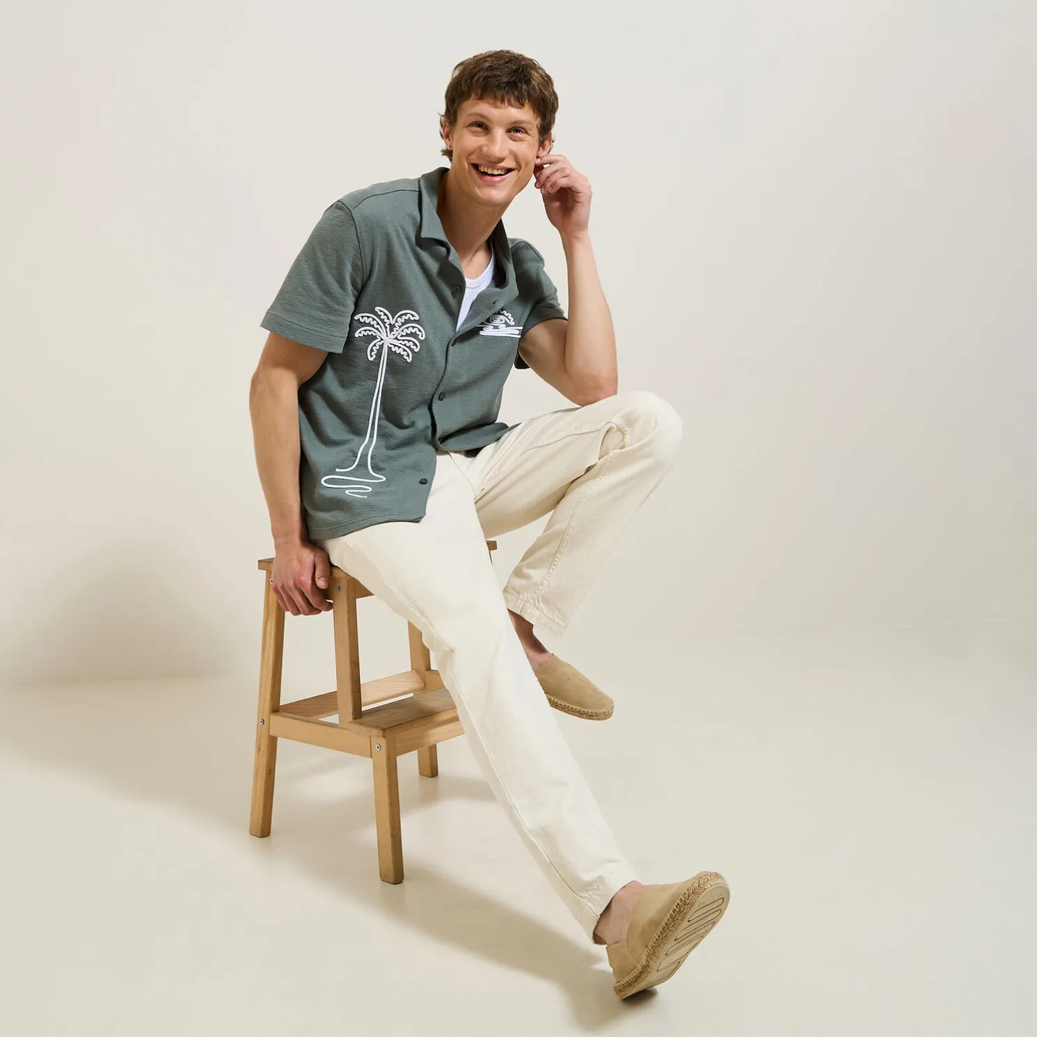 Katoenen hemdje met koordborduursel