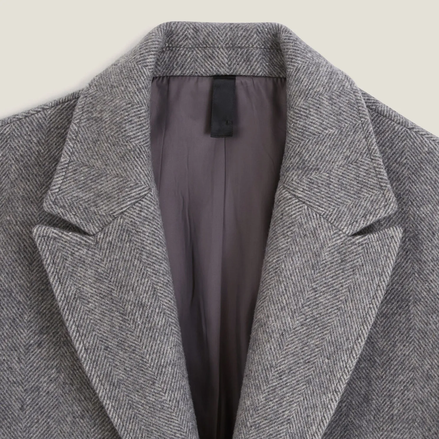 Lange mantel met visgraatmotief en reverskraag