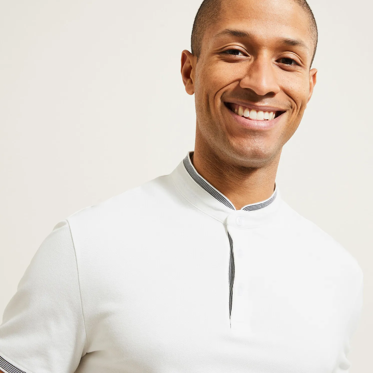 Polo met korte mouwen en mao-kraag in piquékatoen