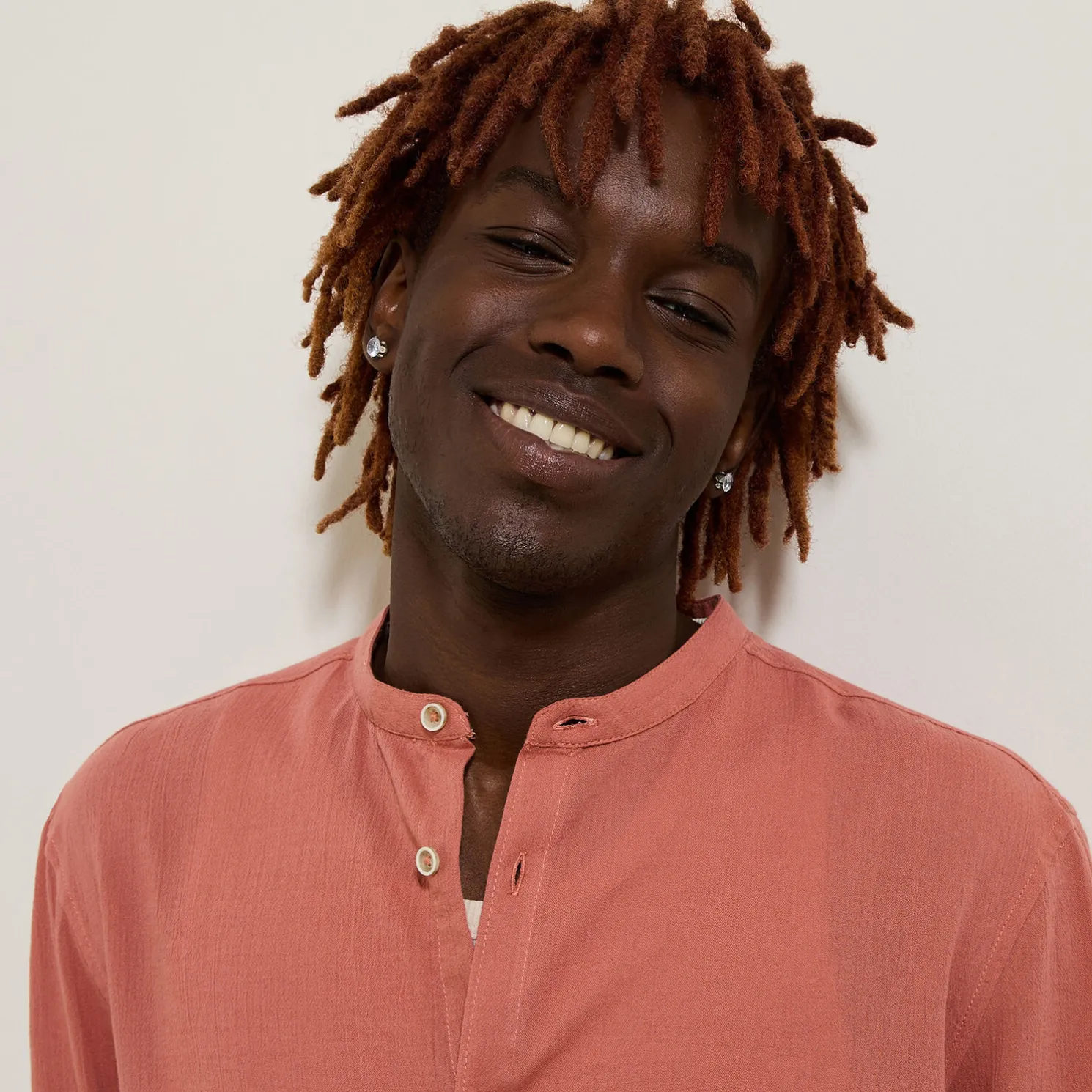 Regular effen hemd in gekreukte stof van katoen en