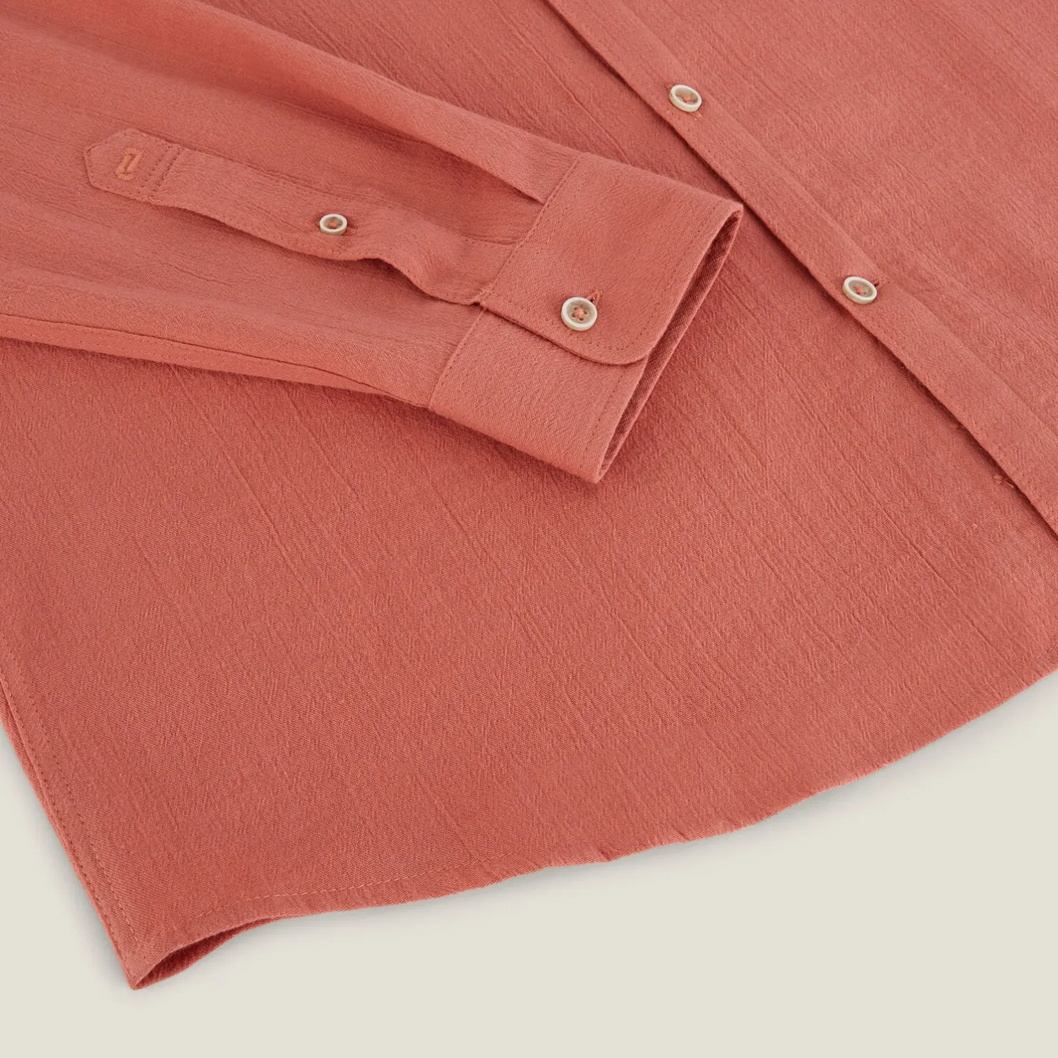 Regular effen hemd in gekreukte stof van katoen en