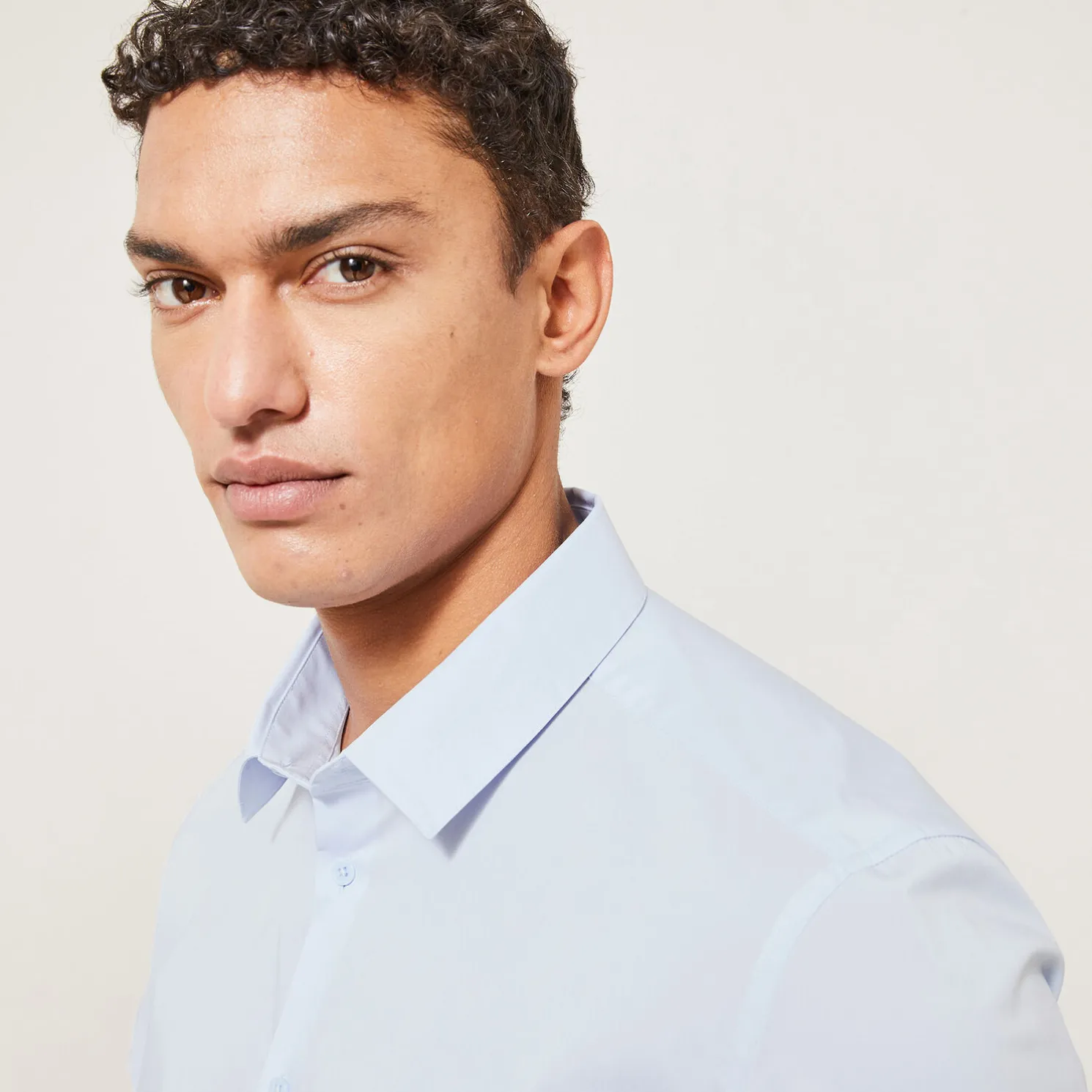 Regular effen hemd in katoen, nylon en elastaan