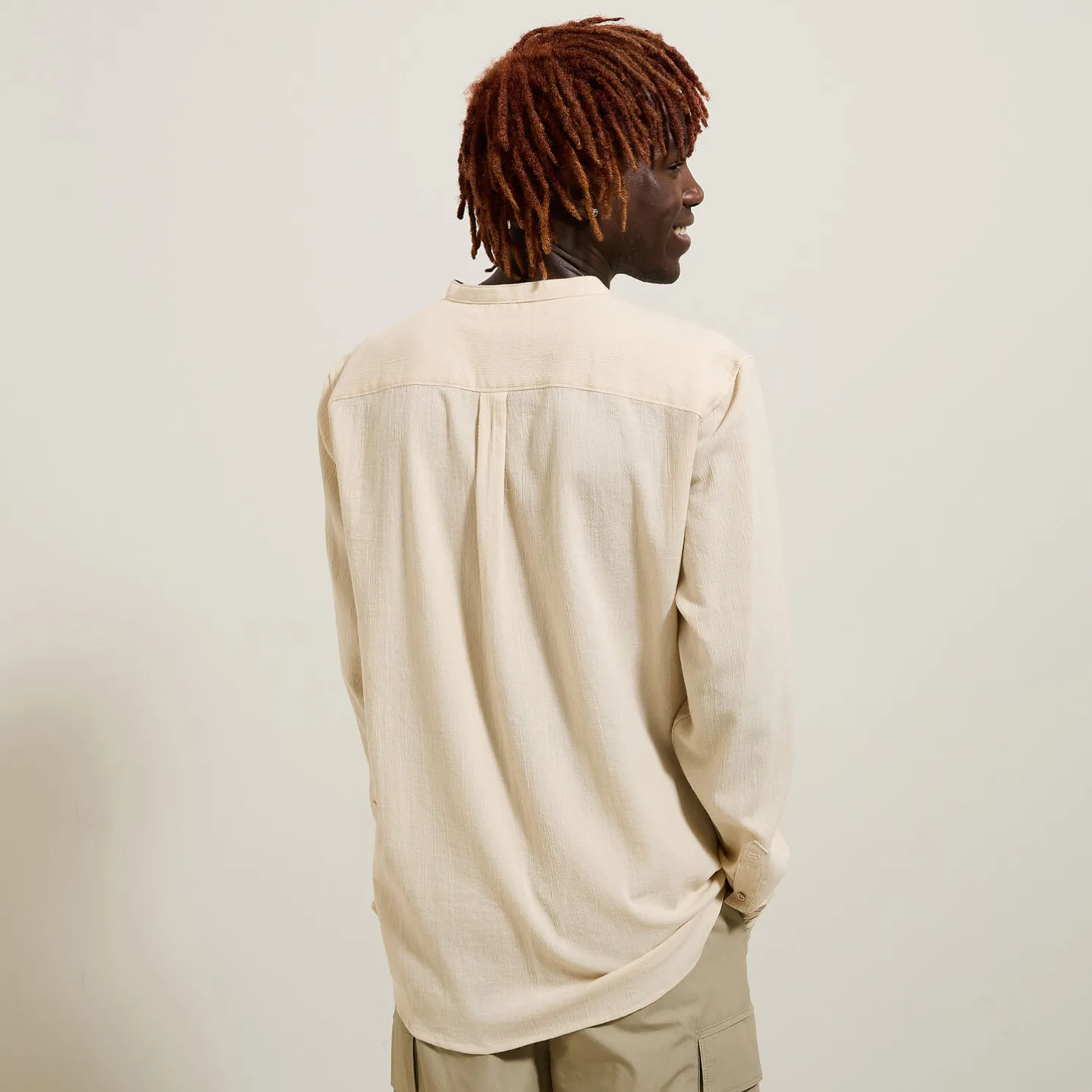 Regular effen hemd in gekreukte stof van katoen en