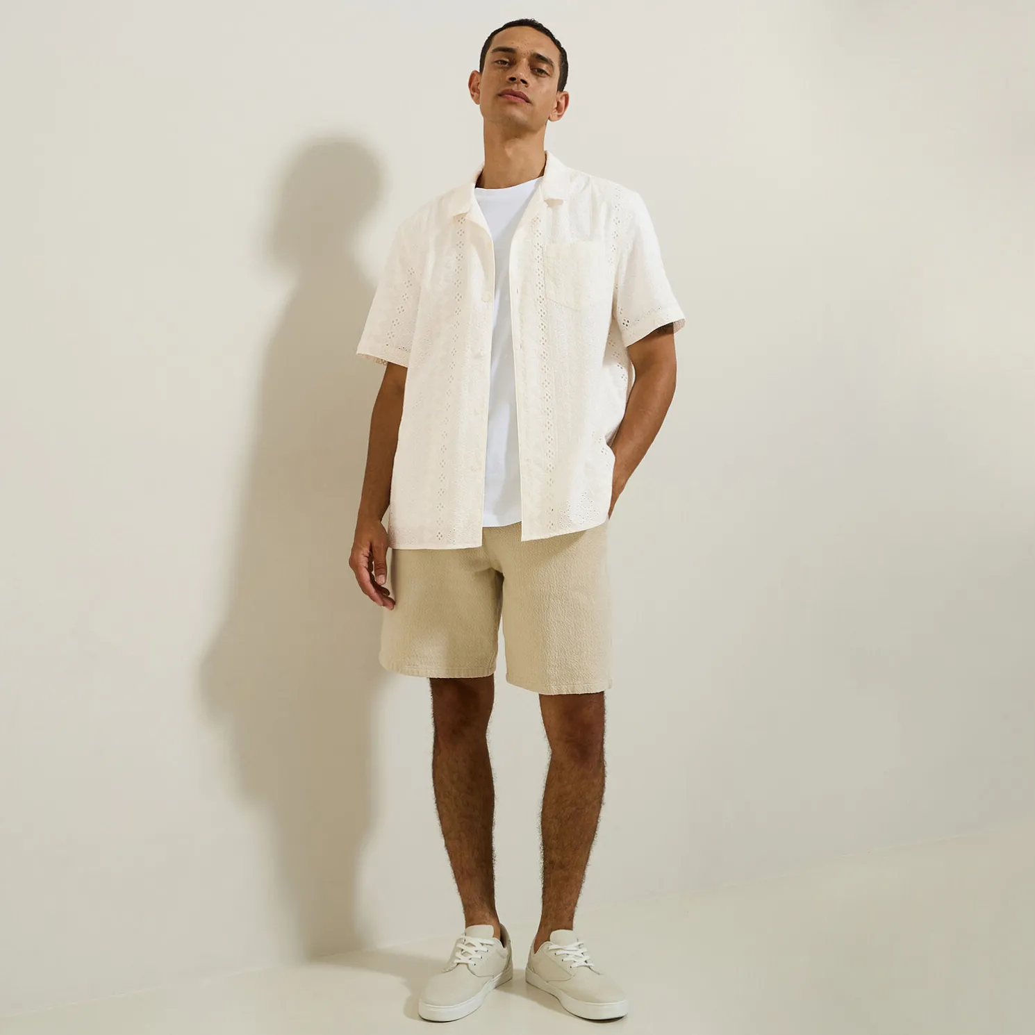 Regular effen hemdje met ajourborduursel