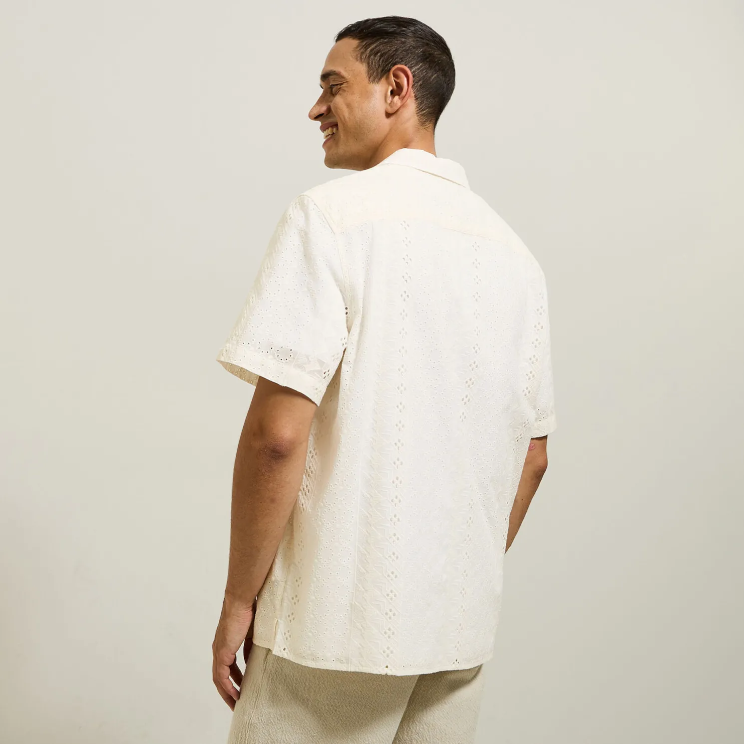 Regular effen hemdje met ajourborduursel