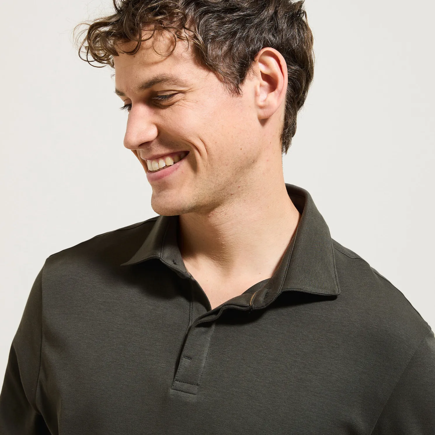 Slim effen polo met korte mouwen en Italiaanse kra