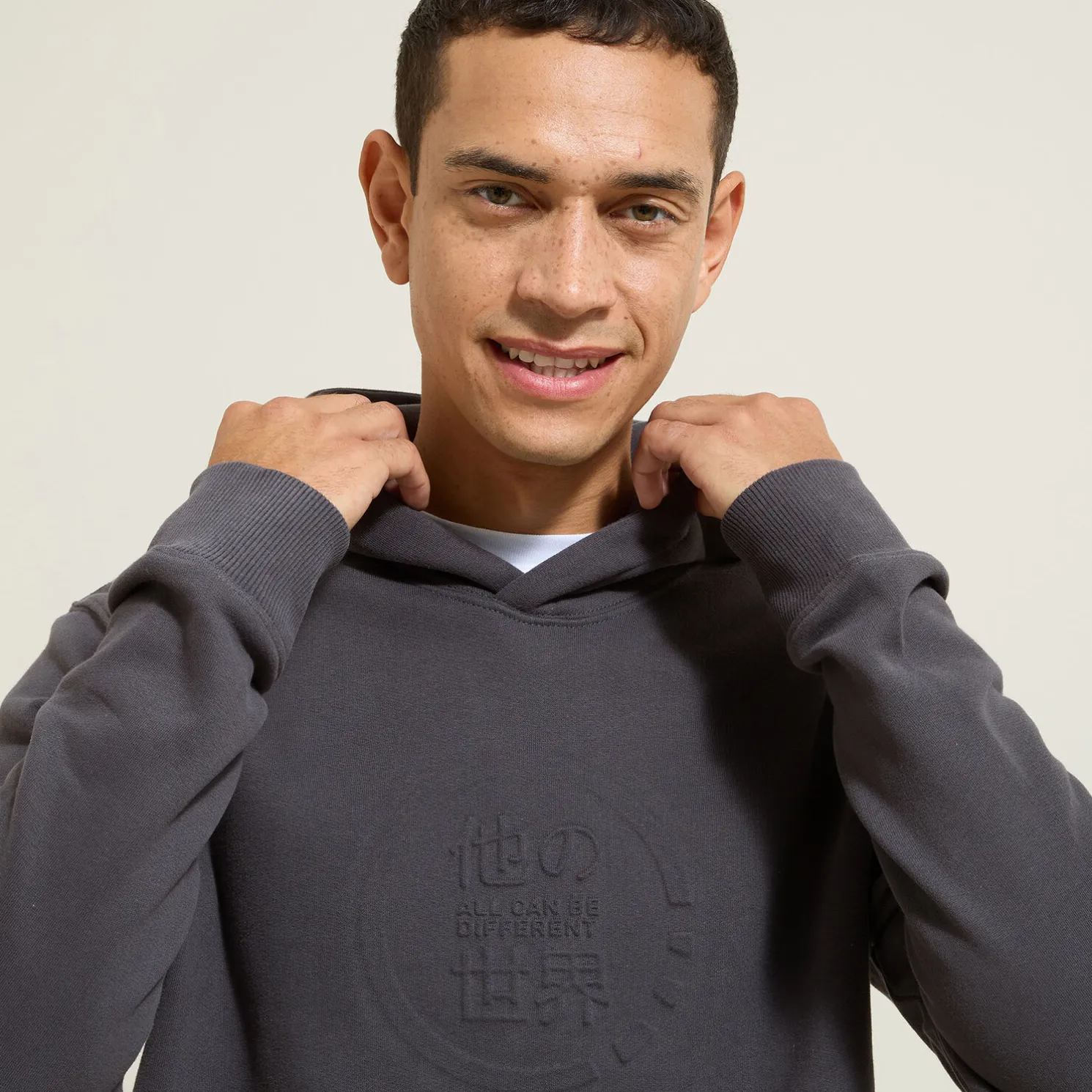 Sweater met kap en reliëfanimatie