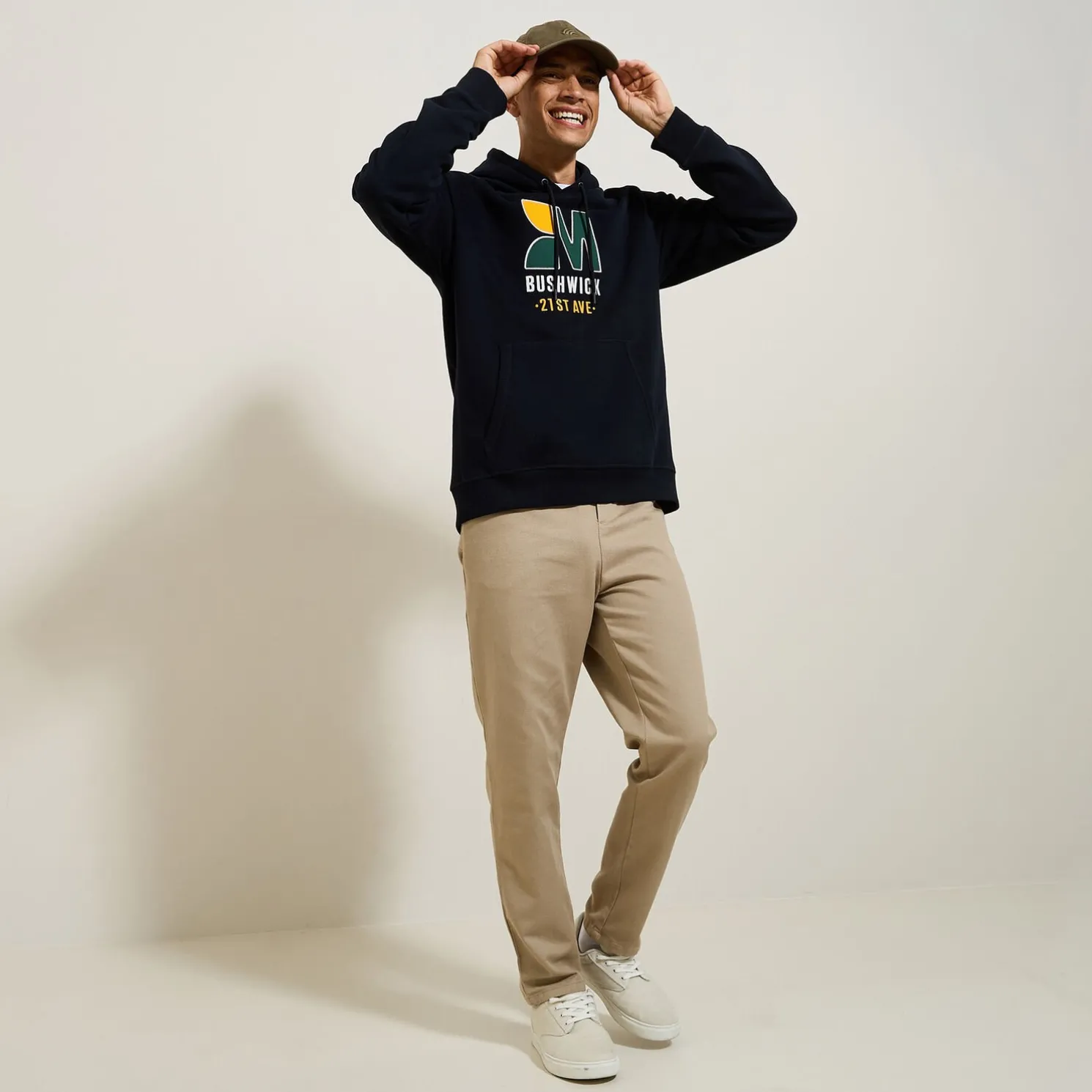 Sweater met kap, patch en borduursel vooraan