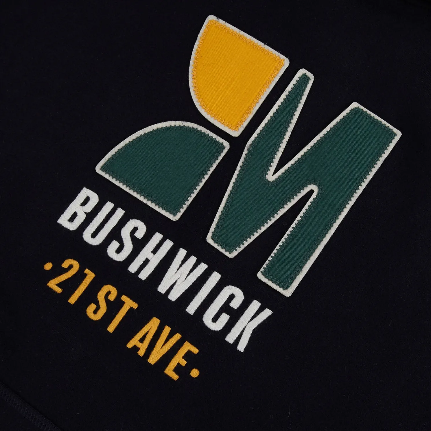 Sweater met kap, patch en borduursel vooraan