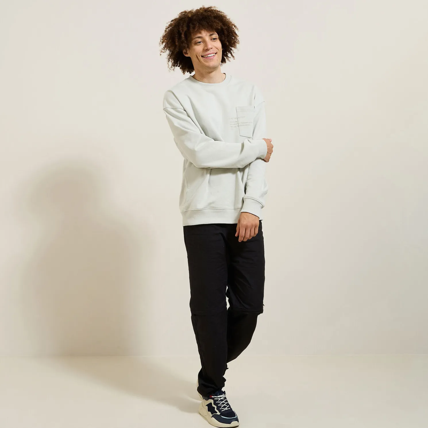 Sweater ronde hals, zak en afbeelding