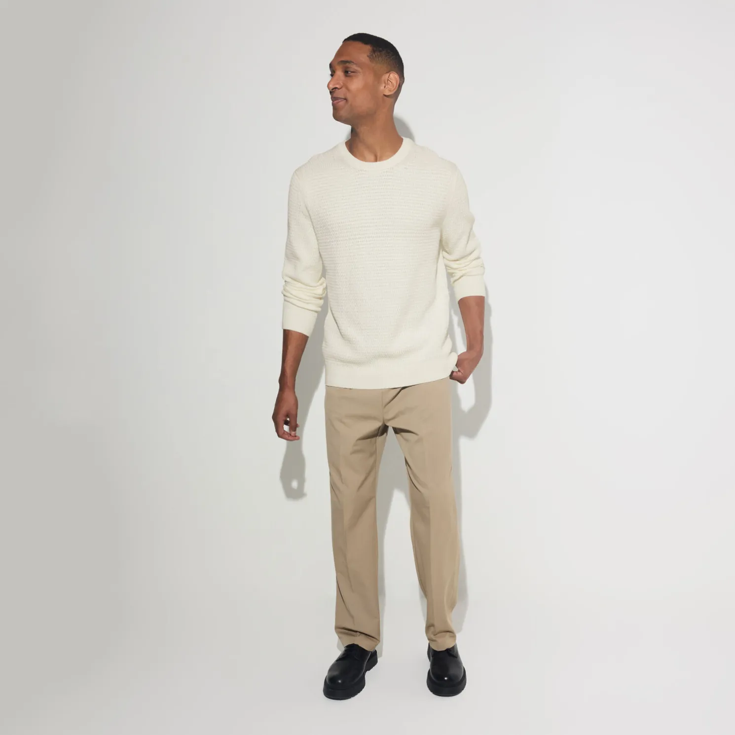 Trui met ronde hals en reliëfsteken