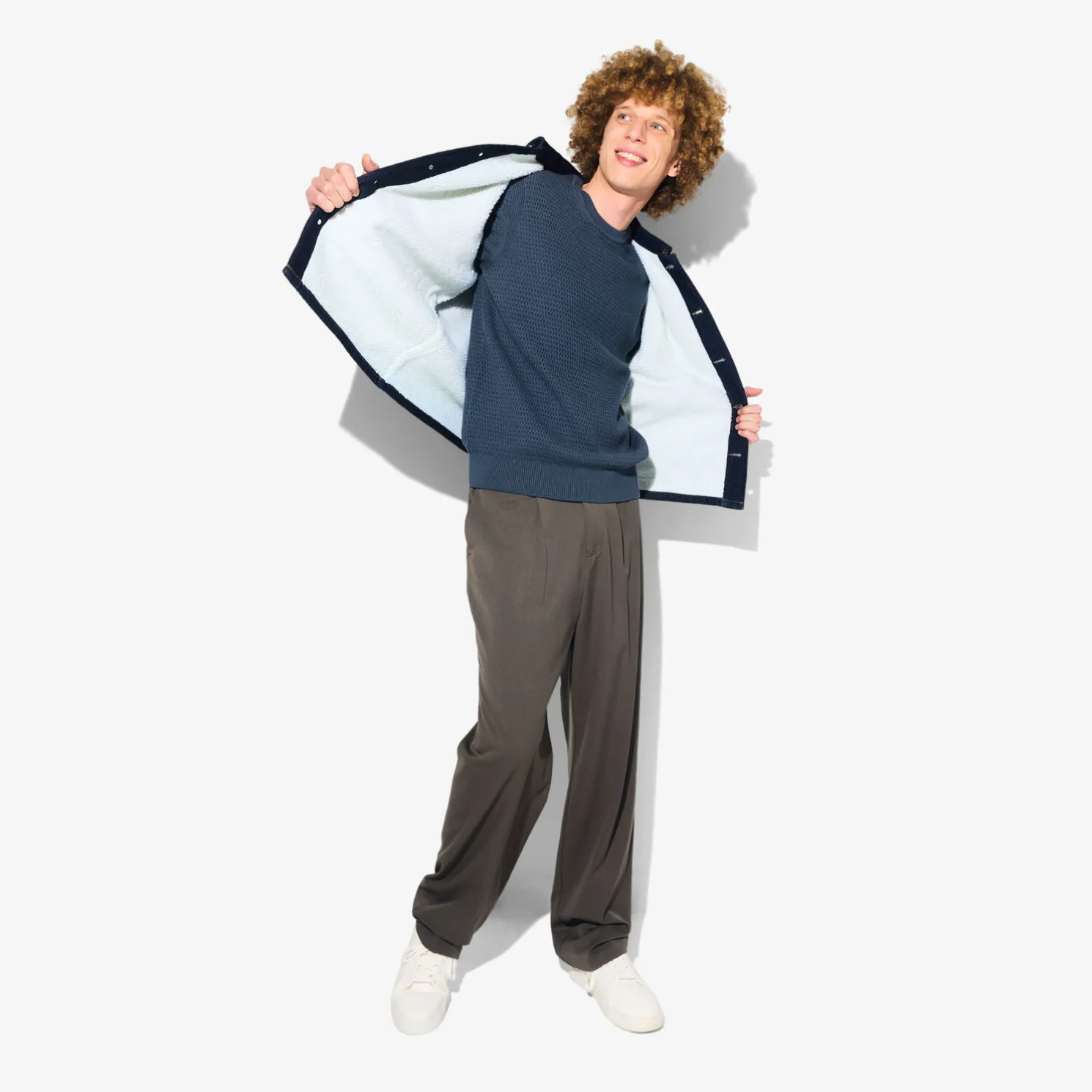 Trui met ronde hals en reliëfsteken