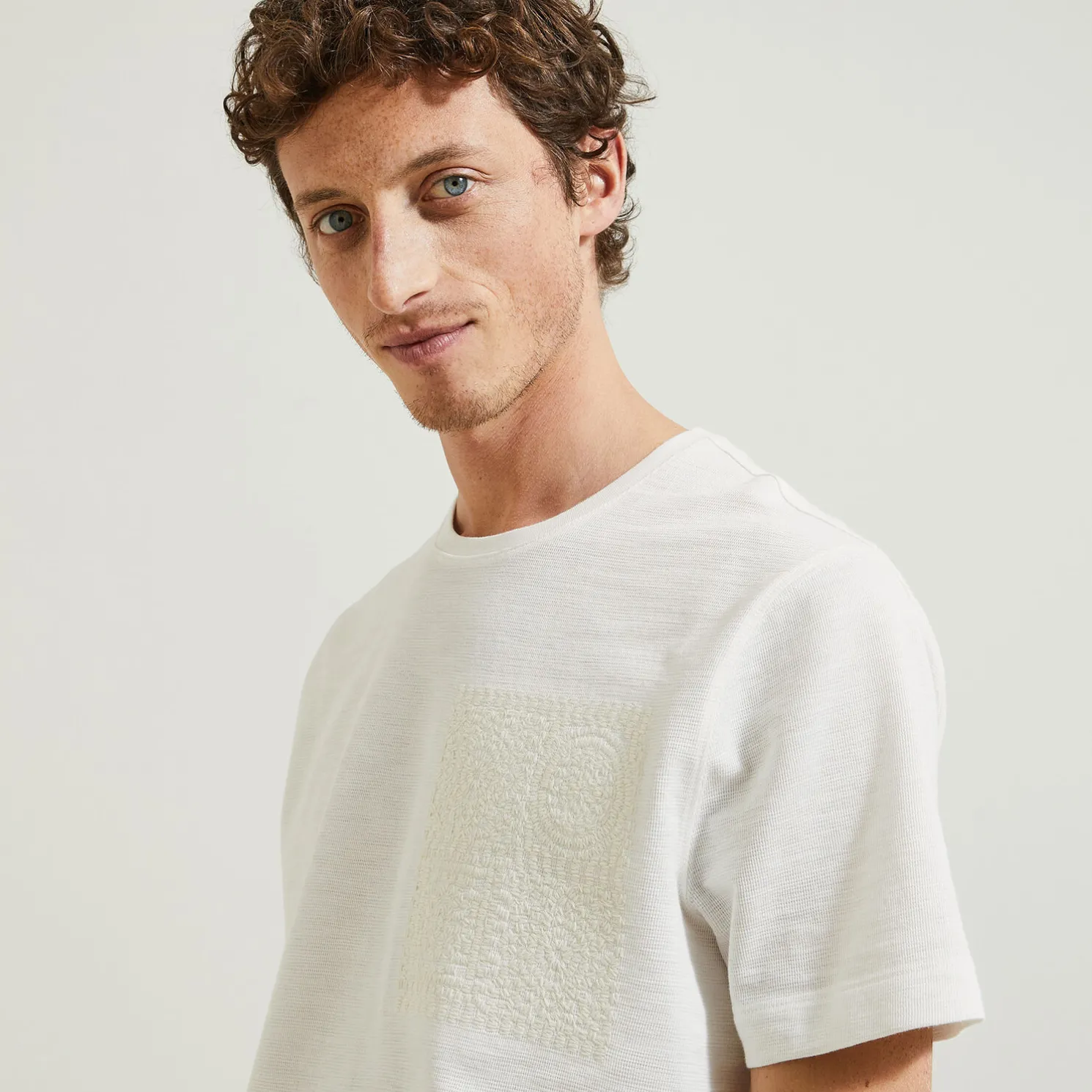 T-shirt in reliëfstof met macramédetailsn