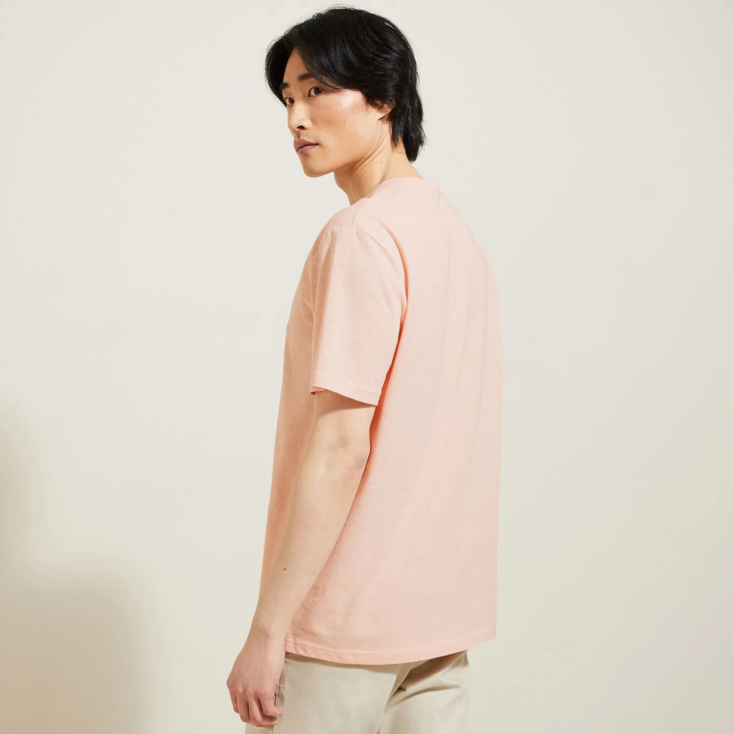 T-shirt met microstrepen en borduursel op de borst