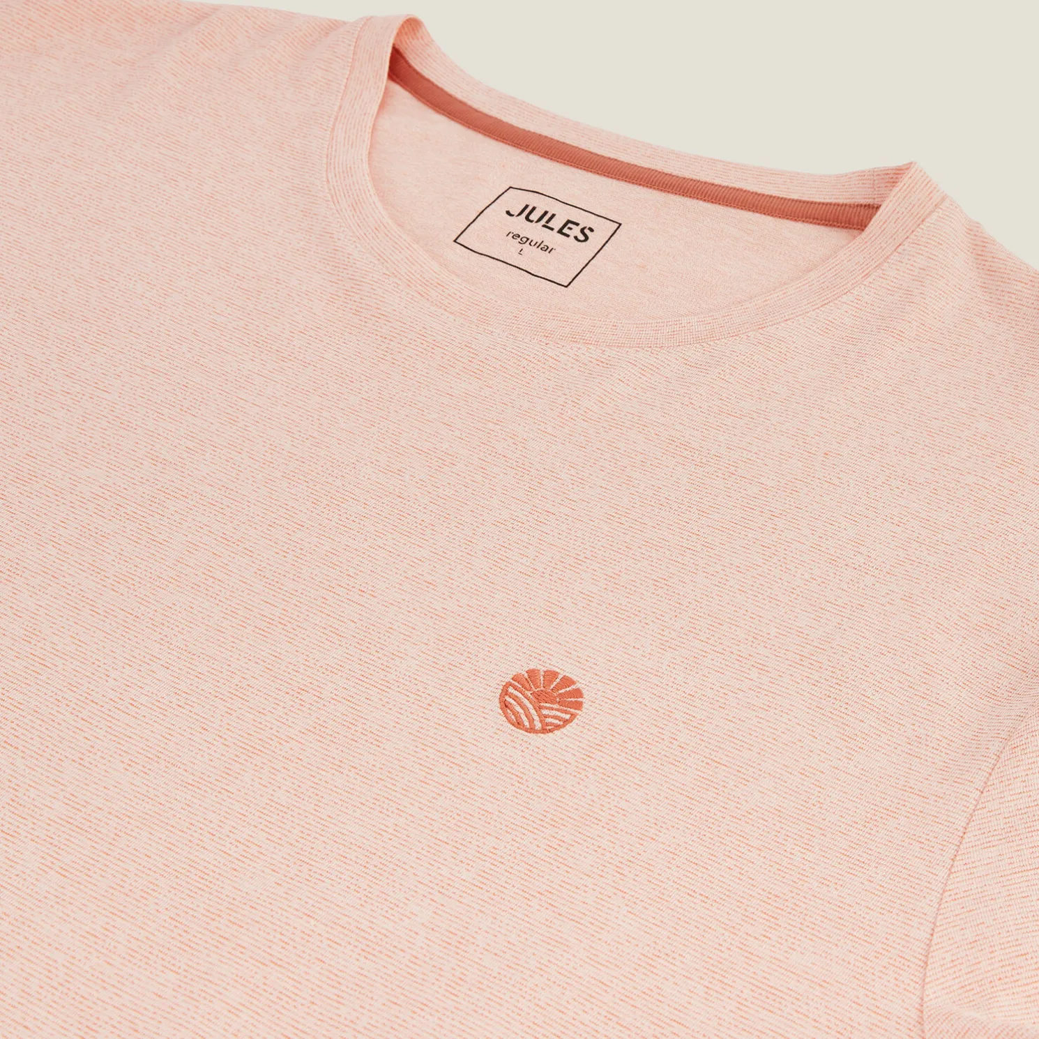 T-shirt met microstrepen en borduursel op de borst