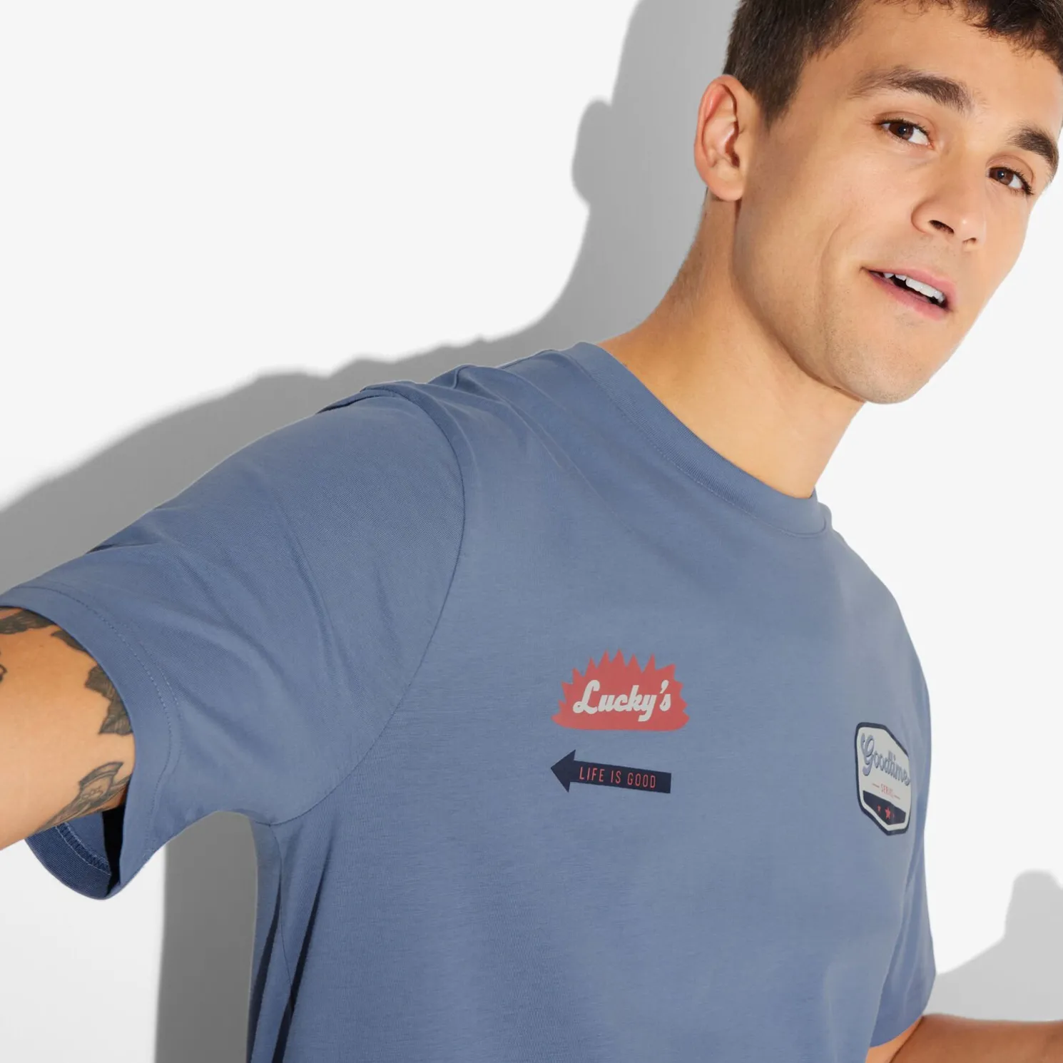 T-shirt met ronde hals en willekeurige print