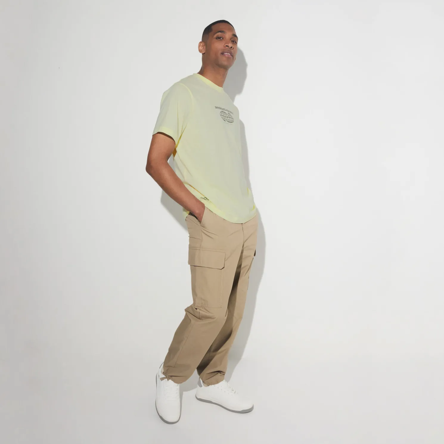 T-shirt met ronde hals en willekeurige print