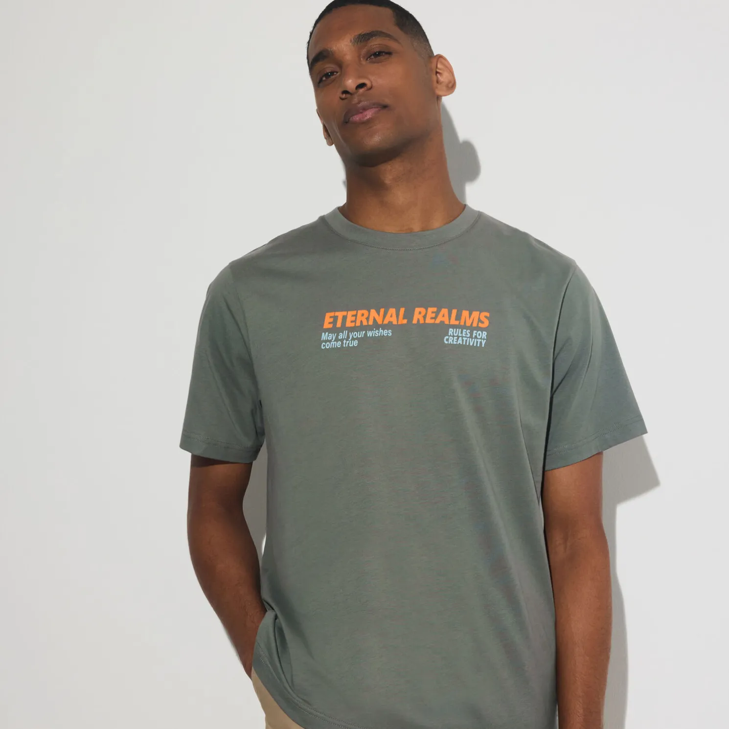 T-shirt met ronde hals en willekeurige print